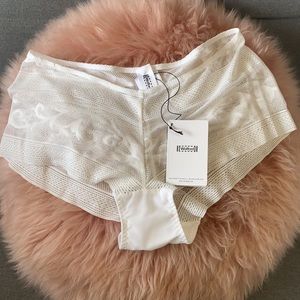 Wolford stretch lace boyshort hipster panty white